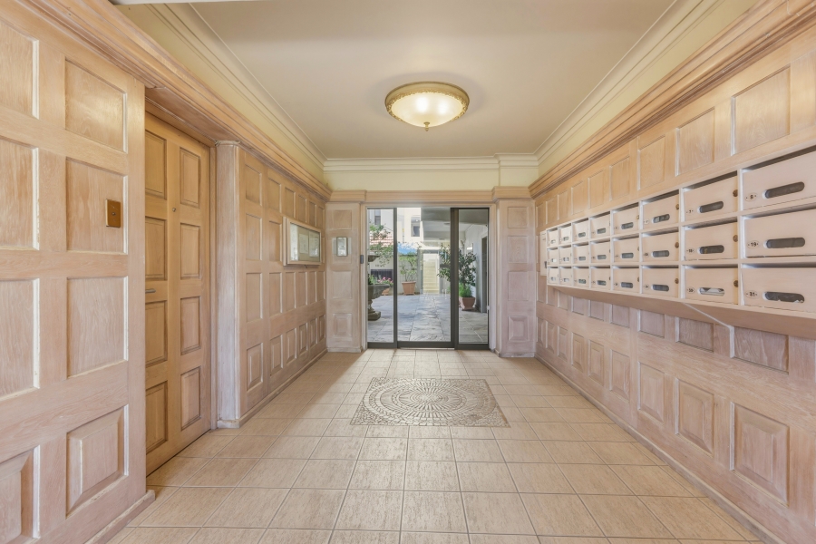 3 Bedroom Property for Sale in Sea Point Western Cape